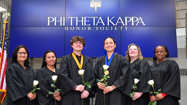 Montgomery County Community College’s Alpha Kappa Zeta chapter of Phi Theta Kappa was named a 2025 REACH chapter. Photo by Dave DeBalko
