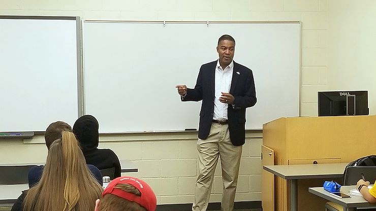 Through the Legislator-in-Residence Program, students at Montgomery County Community College learn firsthand what it is like to serve as an elected official. Kenneth E. Lawrence Jr., Vice Chair of the Montgomery County Board of Commissioners, speaks to students about his role (photograph taken prior to COVID-19 pandemic).