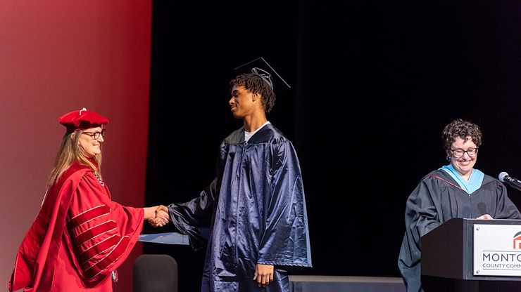 graduate shaking hands with college president