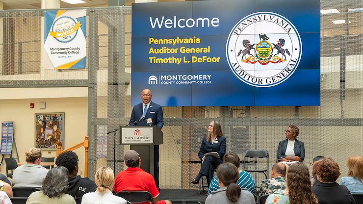 During his recent visit to Montgomery County Community College's Blue Bell Campus, Pennsylvania Auditor General Timothy L. DeFoor spoke to students and faculty about job opportunities for college graduates with associate degrees. Photos by Linda Johnson